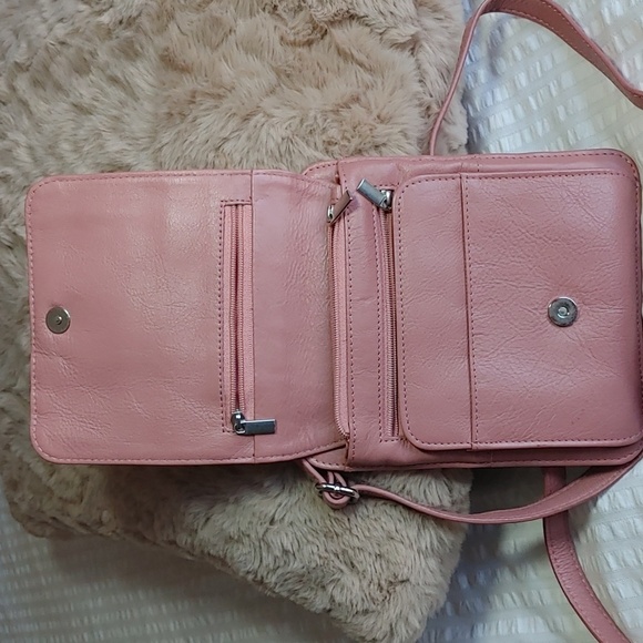 Pelle Rfid Travel compact rose Crossbody Bag - Picture 4 of 16